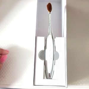 Artis professional makeup brush